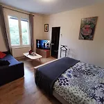 Belle D'hotes Avec Petit Dejeuner Chez Phil Et Isa Couette-café