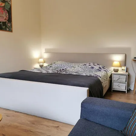 Belle D'hotes Avec Petit Dejeuner Chez Phil Et Isa 3*